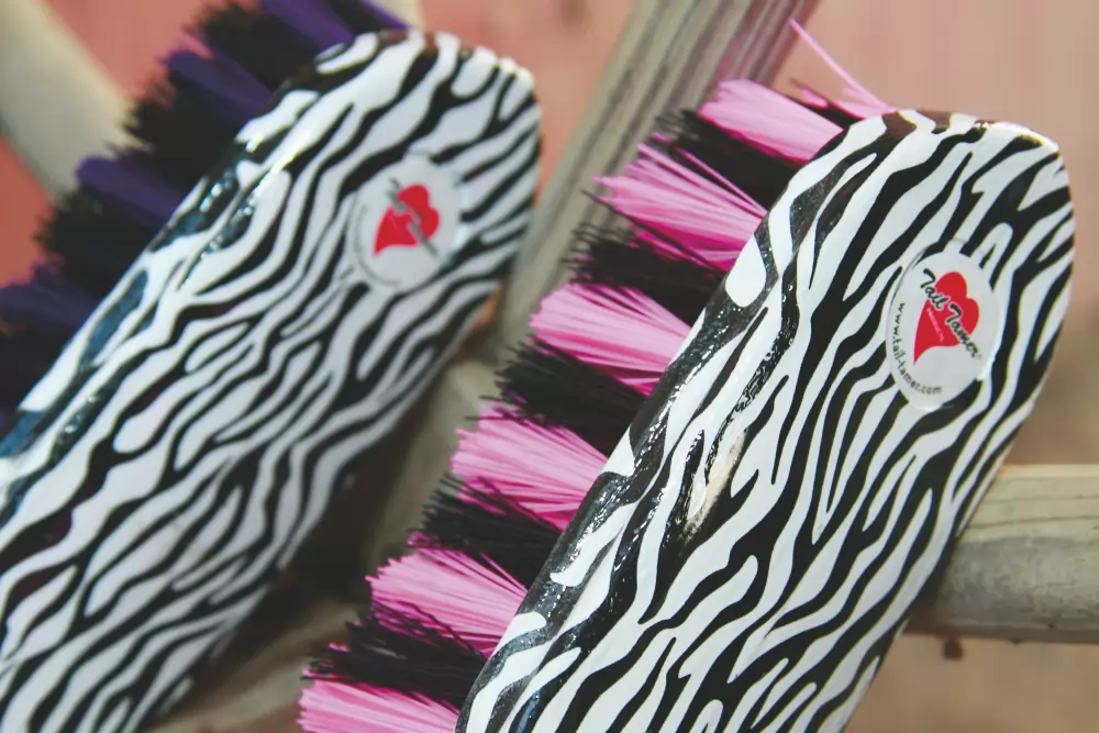 Tail Tamer Great Grooves Zebra Brush 4 Tail Tamer Great Grooves Zebra Brush - Image 2